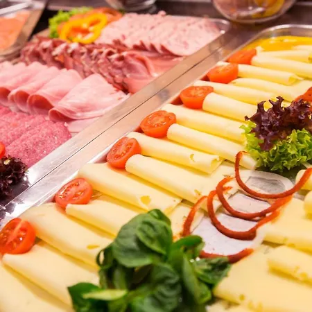 金色弗拉格餐厅酒店 4* 路德维希堡