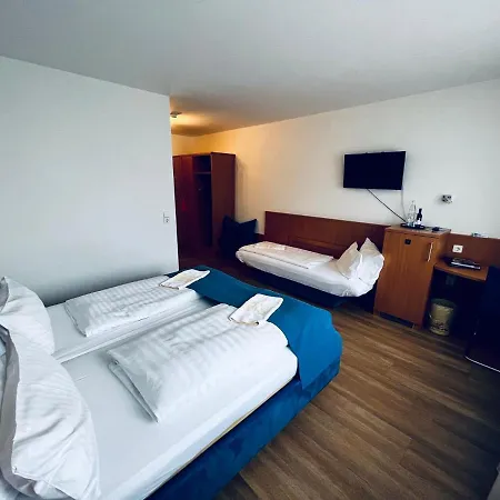 金色弗拉格餐厅酒店 酒店 4*