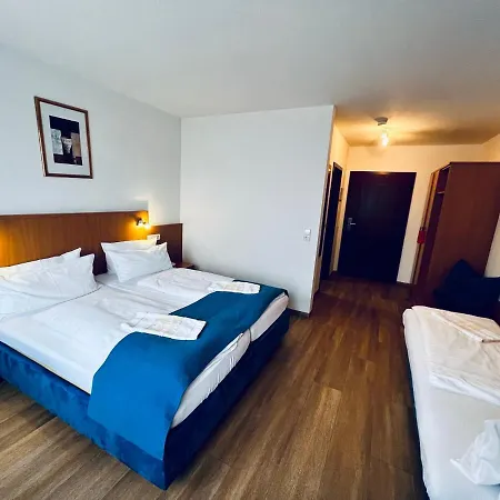 金色弗拉格餐厅酒店 4*