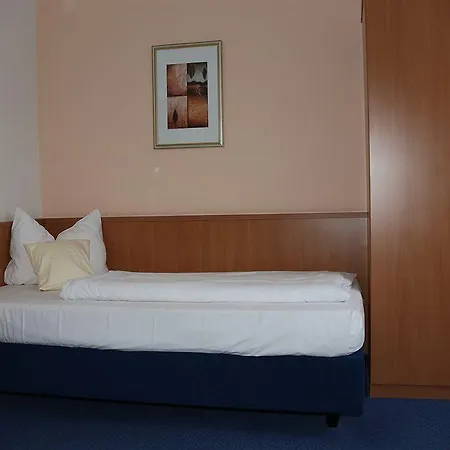 & Restaurant Goldener Pflug 4*