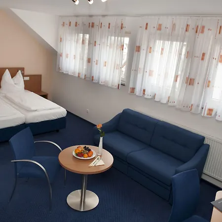 金色弗拉格餐厅酒店 酒店