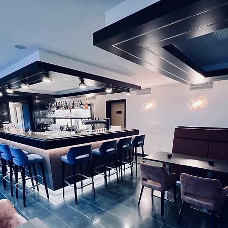 金色弗拉格餐厅酒店 酒店 4*