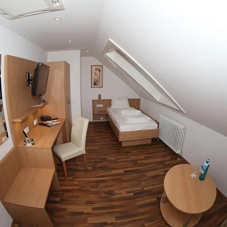 金色弗拉格餐厅酒店