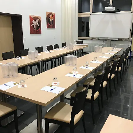 酒店 金色弗拉格餐厅酒店 4*