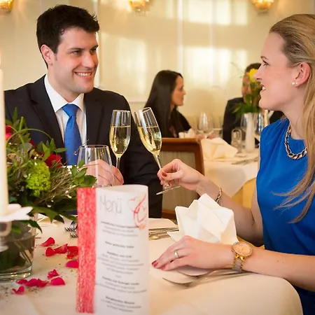 金色弗拉格餐厅酒店