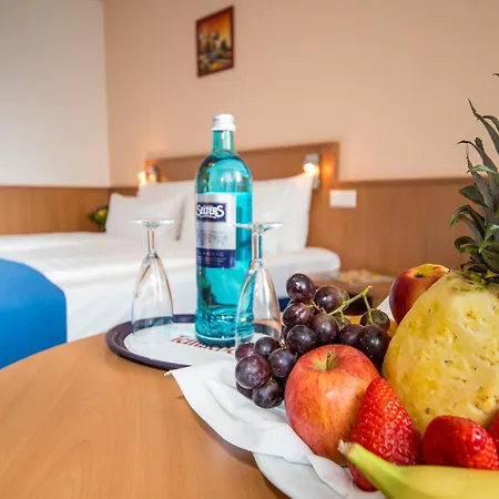 & Restaurant Goldener Pflug 4* 루드빅스부르크