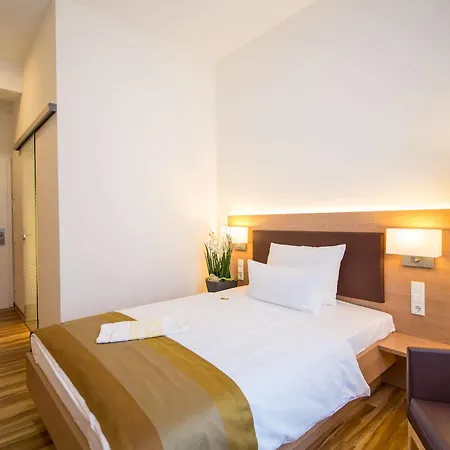 & Restaurant Goldener Pflug 4* Ludwigsburg