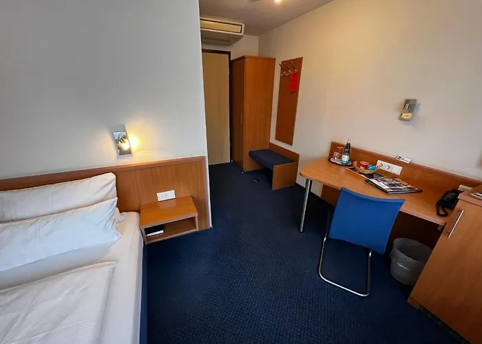 Otel & Restaurant Goldener Pflug Ludwigsburg