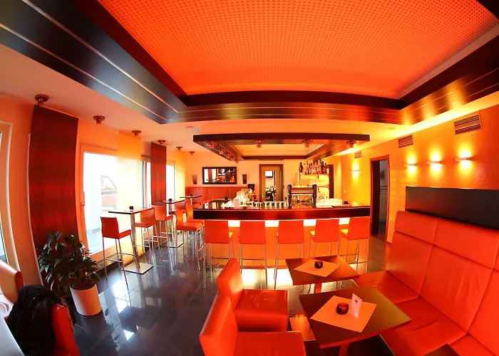 & Restaurant Goldener Pflug Otel Ludwigsburg