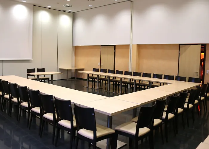 & Restaurant Goldener Pflug Otel