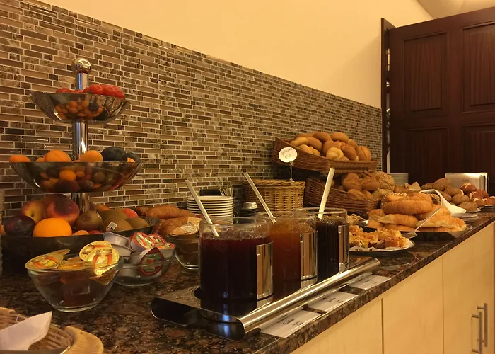 & Restaurant Goldener Pflug Otel