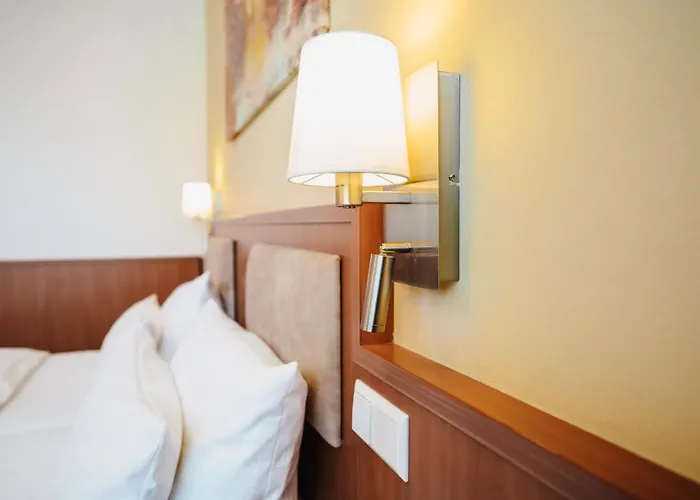 & Restaurant Goldener Pflug Otel Ludwigsburg