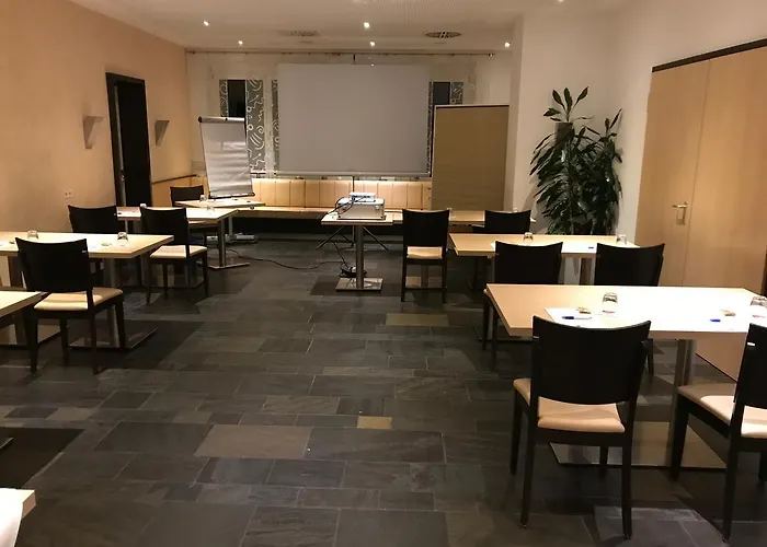 & Restaurant Goldener Pflug Otel