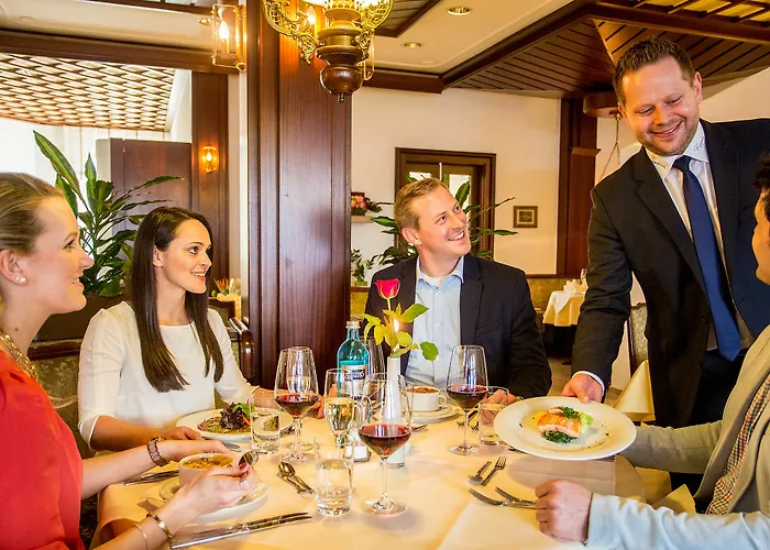 & Restaurant Goldener Pflug Otel